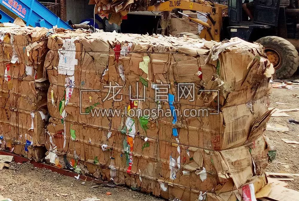 废纸箱
